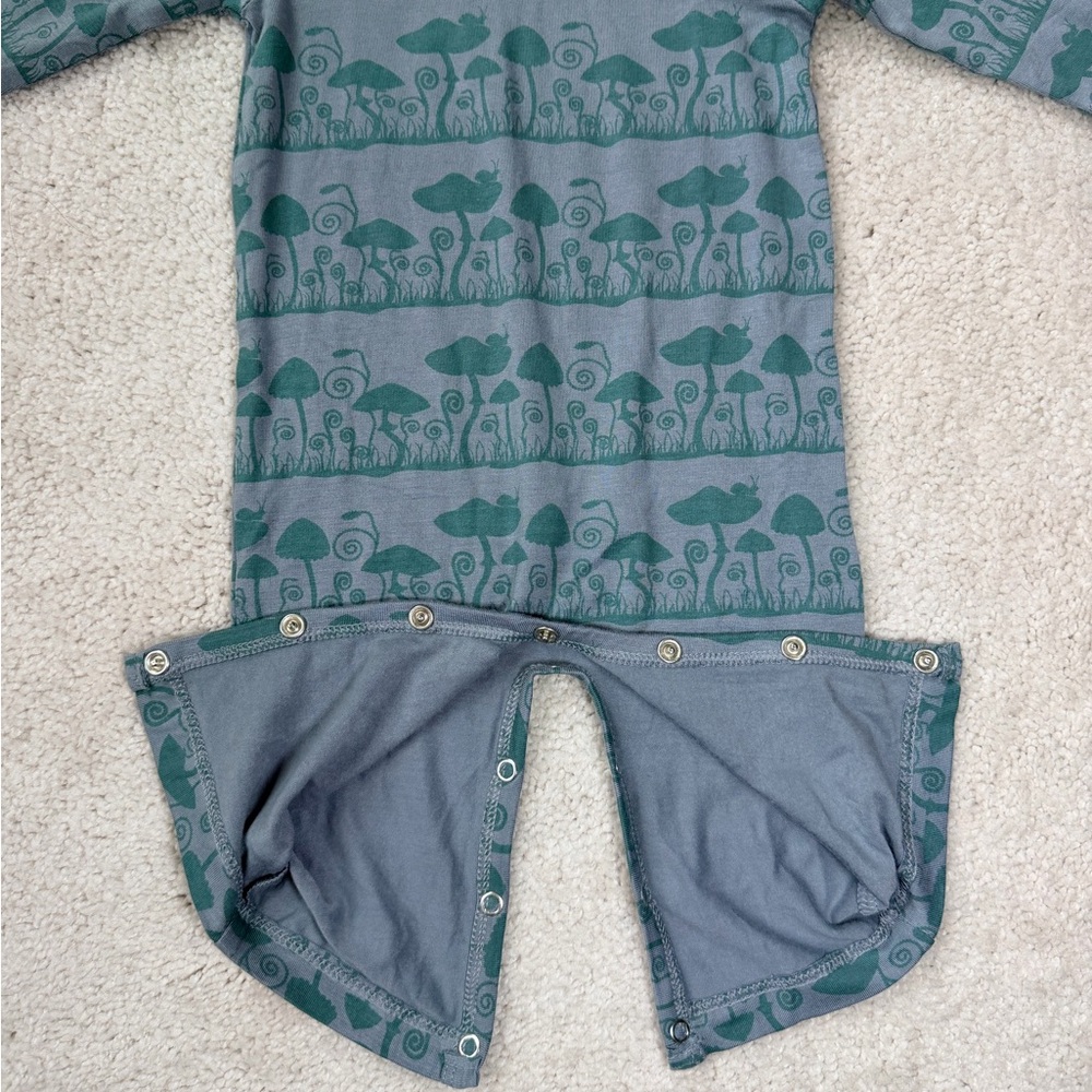 Kate Quinn Gray and Green Patterned Bodysuit & Matching Bonnet - Picture 7 of 10